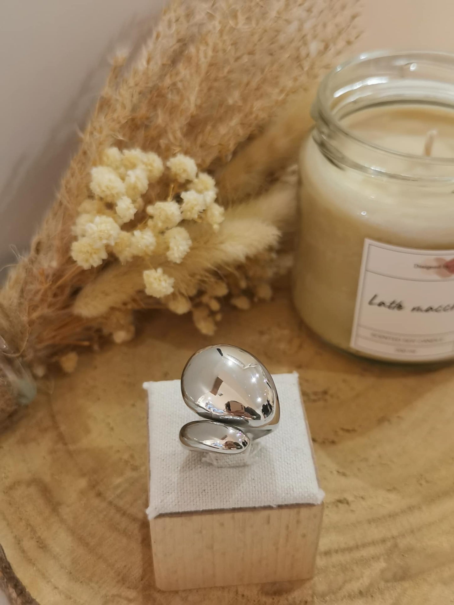 Bague Alba en acier inoxydable, élégante et moderne, parfaite pour ajouter une touche sophistiquée à votre look.
