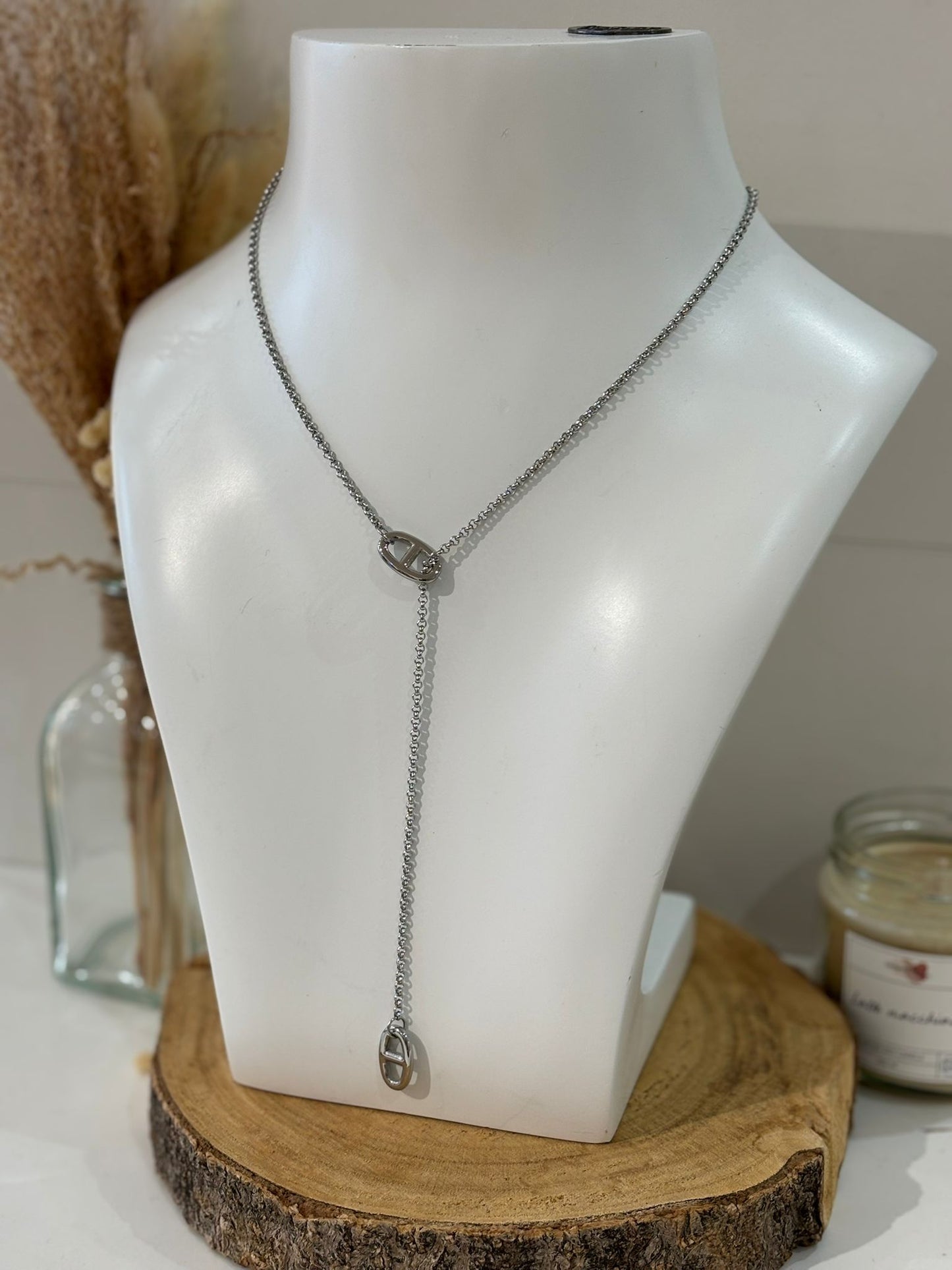 Sautoir Léna en acier inoxydable, élégant et moderne, parfait pour ajouter une touche raffinée et délicate à votre look.