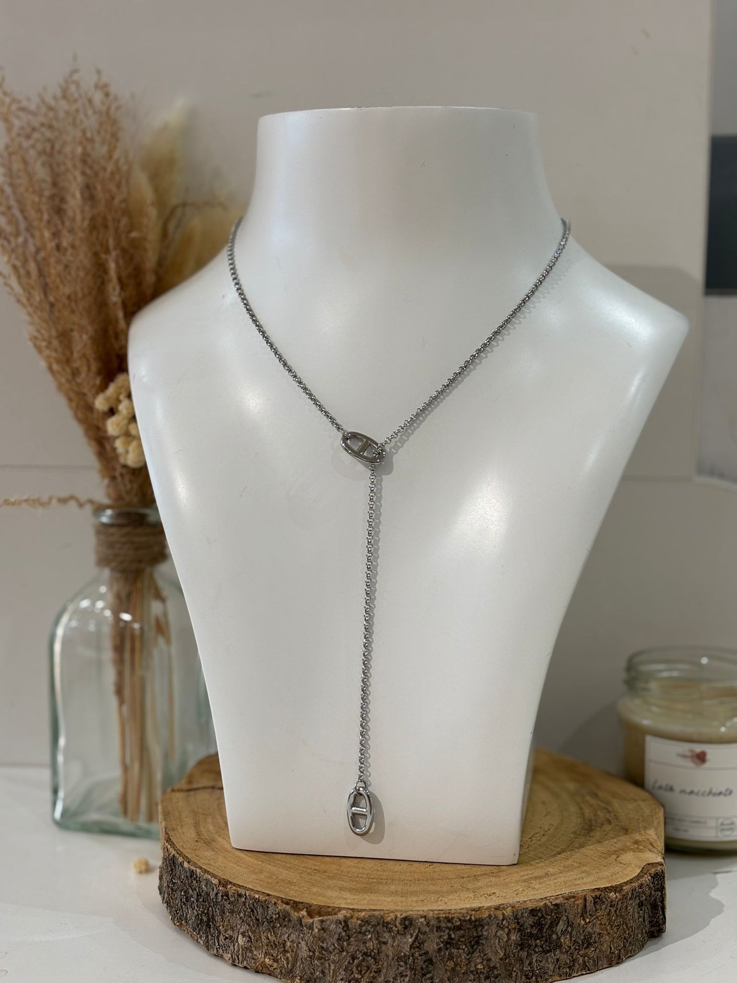 Sautoir Léna en acier inoxydable, élégant et moderne, parfait pour ajouter une touche raffinée et délicate à votre look.