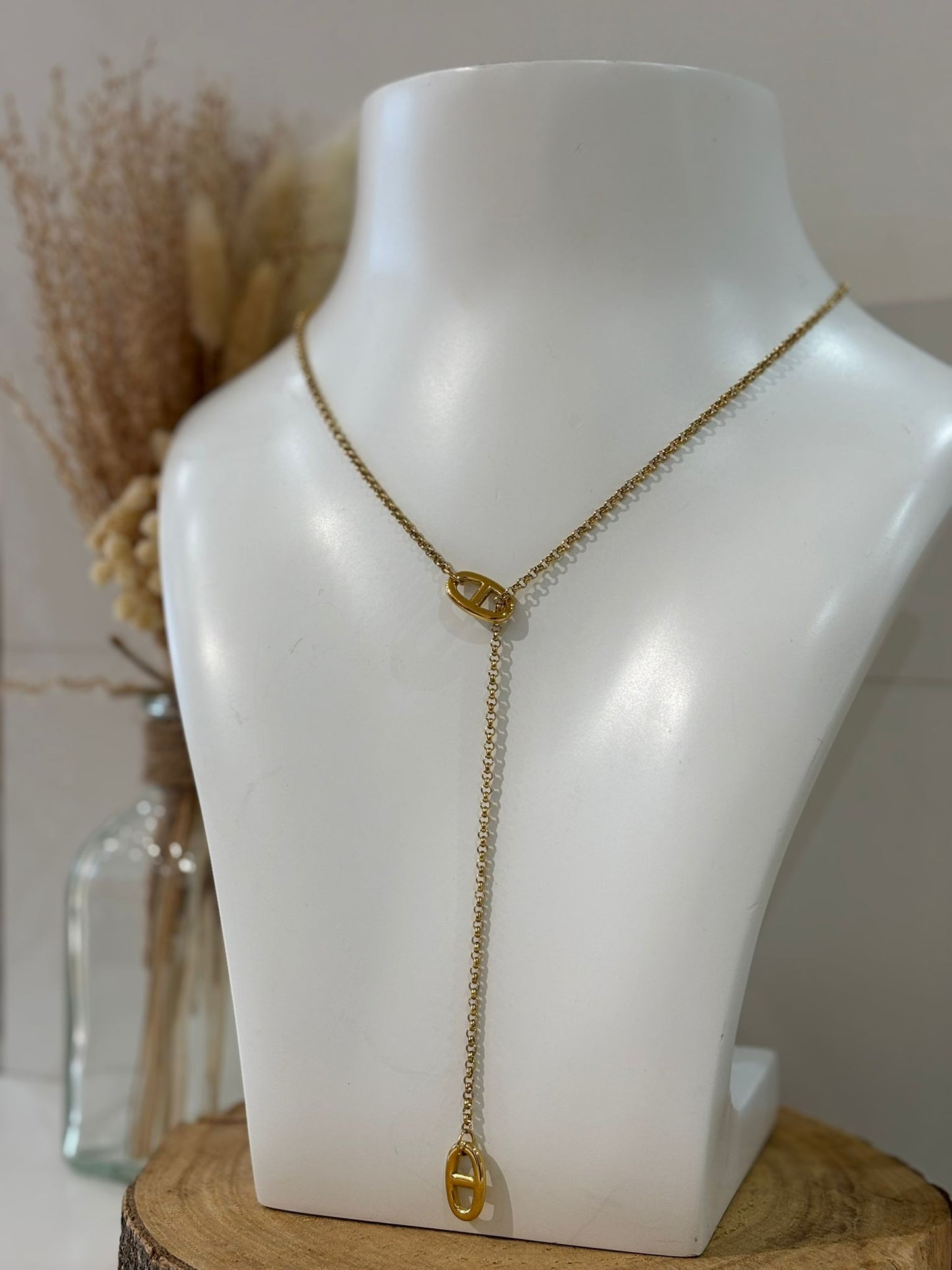 Sautoir Léna en acier inoxydable, élégant et moderne, parfait pour ajouter une touche raffinée et délicate à votre look.