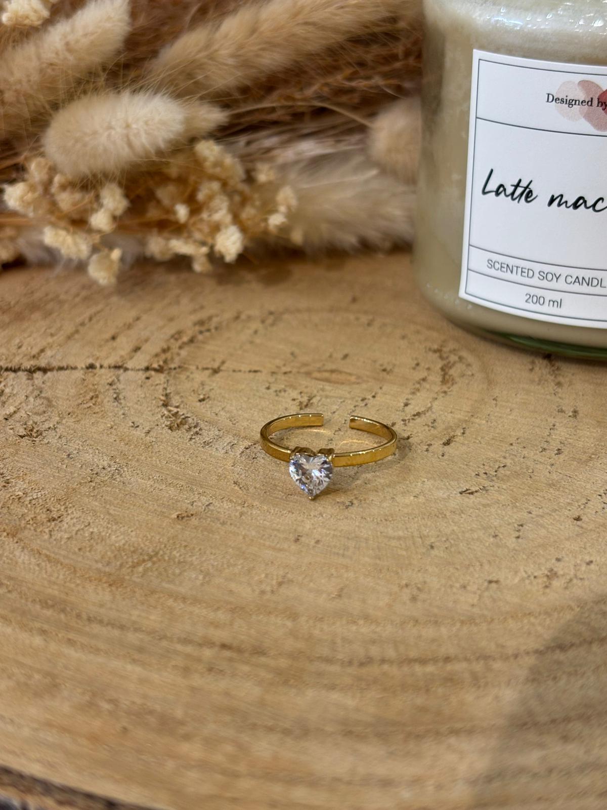 Bague Albane en acier inoxydable, élégante et moderne, idéale pour apporter une touche raffinée et délicate à votre look.