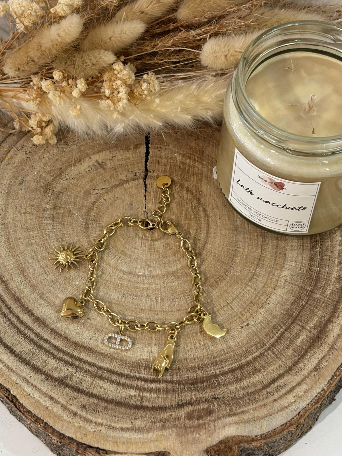 Bracelet breloques Ava en acier inoxydable, élégant et délicat, parfait pour ajouter une touche moderne et raffinée à votre poignet.