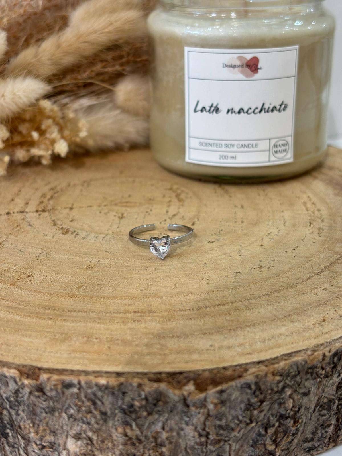 Bague Albane en acier inoxydable, élégante et moderne, idéale pour apporter une touche raffinée et délicate à votre look.