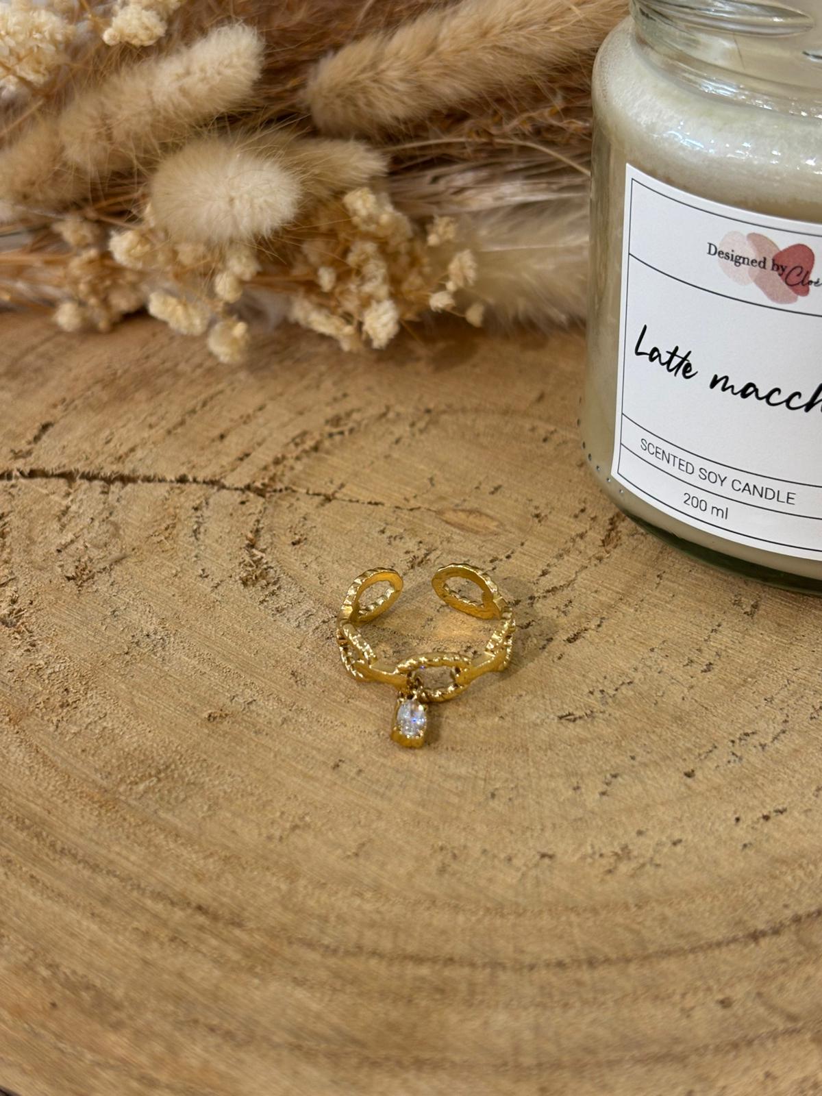 Bague Assia en acier inoxydable, élégante et moderne, parfaite pour ajouter une touche raffinée et délicate à votre look.