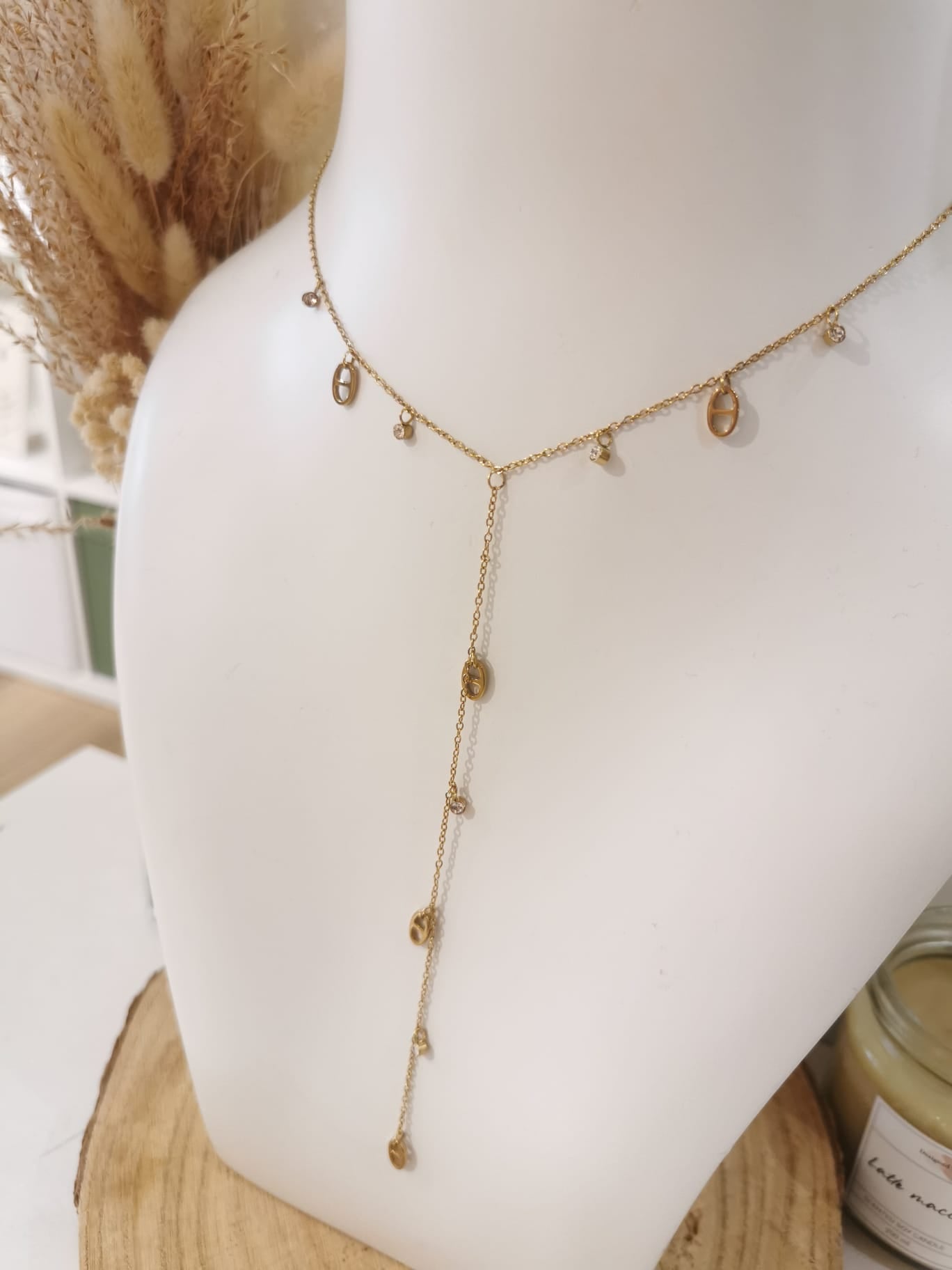Collier Y Elya en acier inoxydable, élégant et moderne, idéal pour sublimer votre look avec une touche raffinée et délicate.