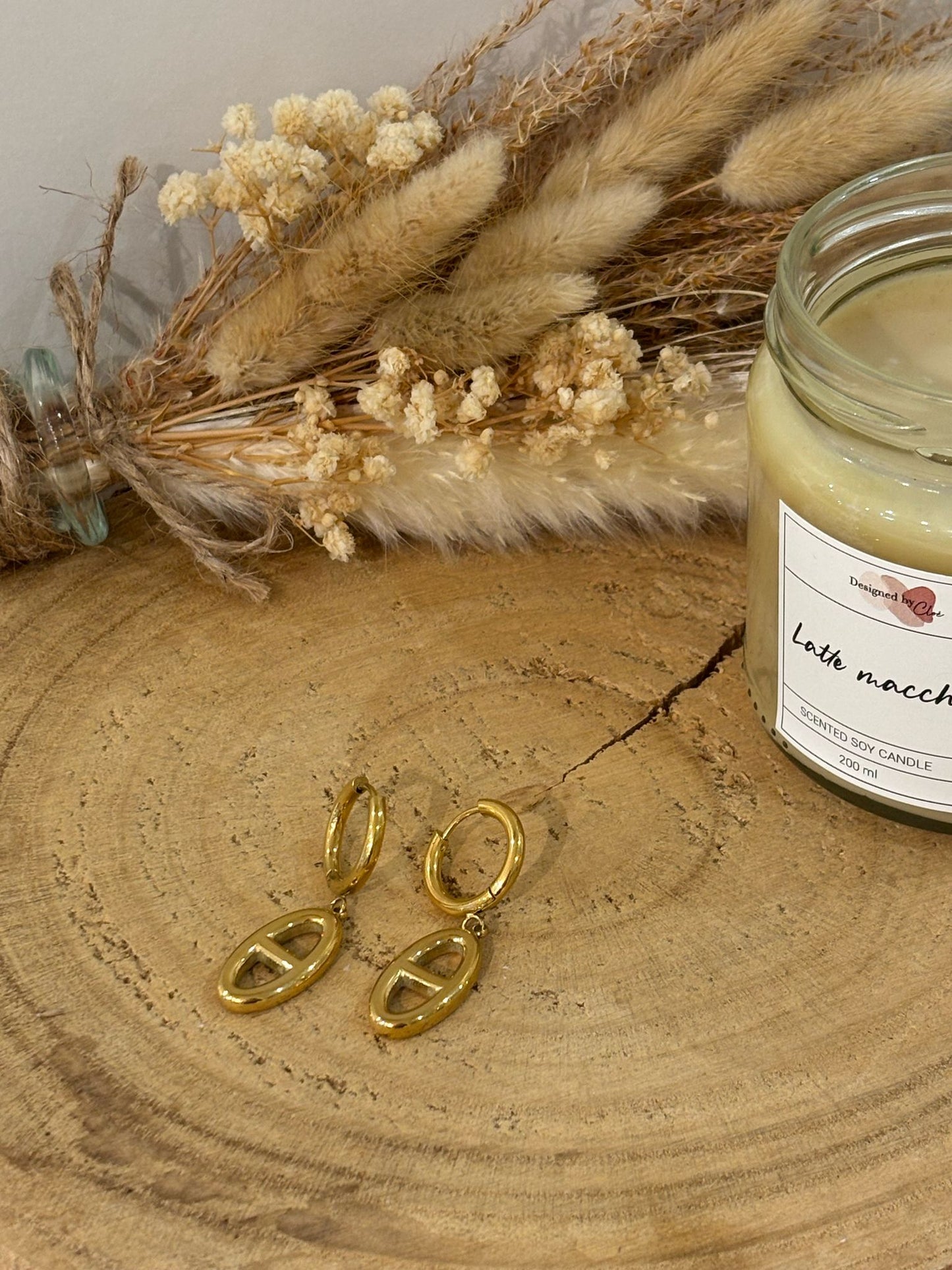 Boucles d'oreilles Abigail en acier inoxydable, élégantes et modernes, idéales pour ajouter une touche sophistiquée à votre look.