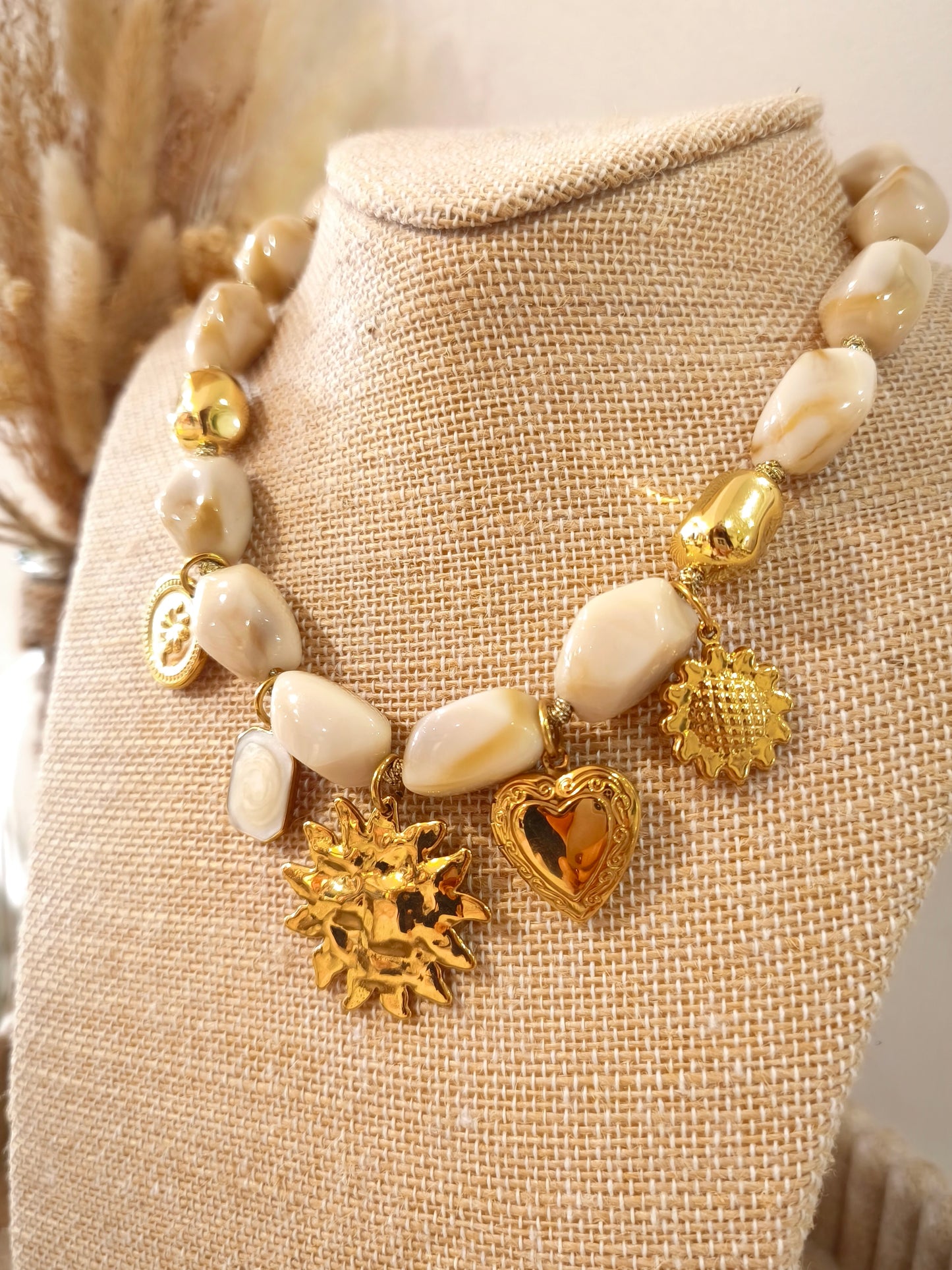 Collier Liora beige en acier