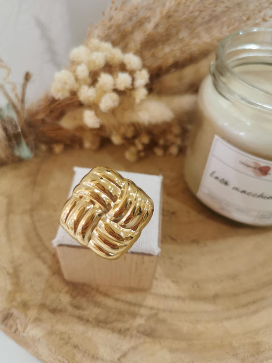 Bague Nour en acier inoxydable, élégante et moderne, parfaite pour ajouter une touche sophistiquée à votre style.