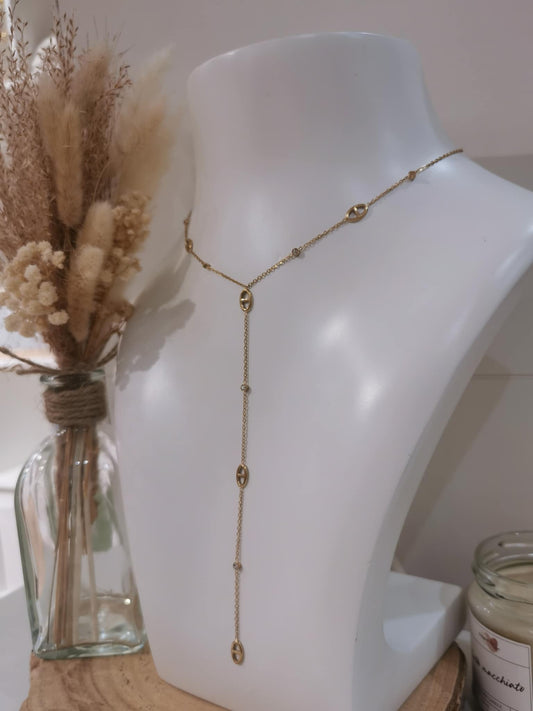 Collier Y Eva en acier inoxydable, délicat et élégant, parfait pour apporter une touche raffinée et moderne à votre look.