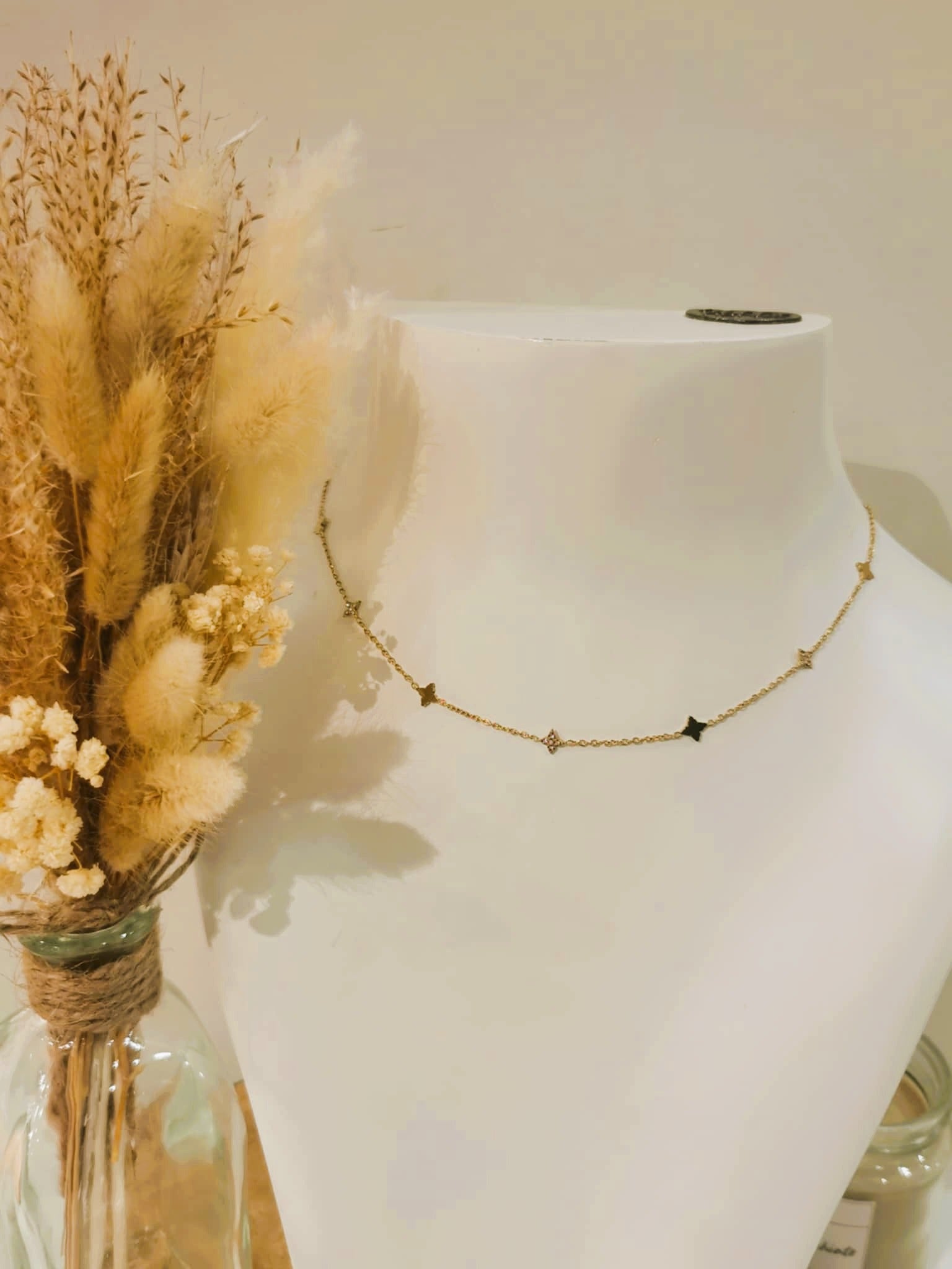 Collier Judith en acier inoxydable, élégant et raffiné, parfait pour ajouter une touche moderne et sophistiquée à votre look.