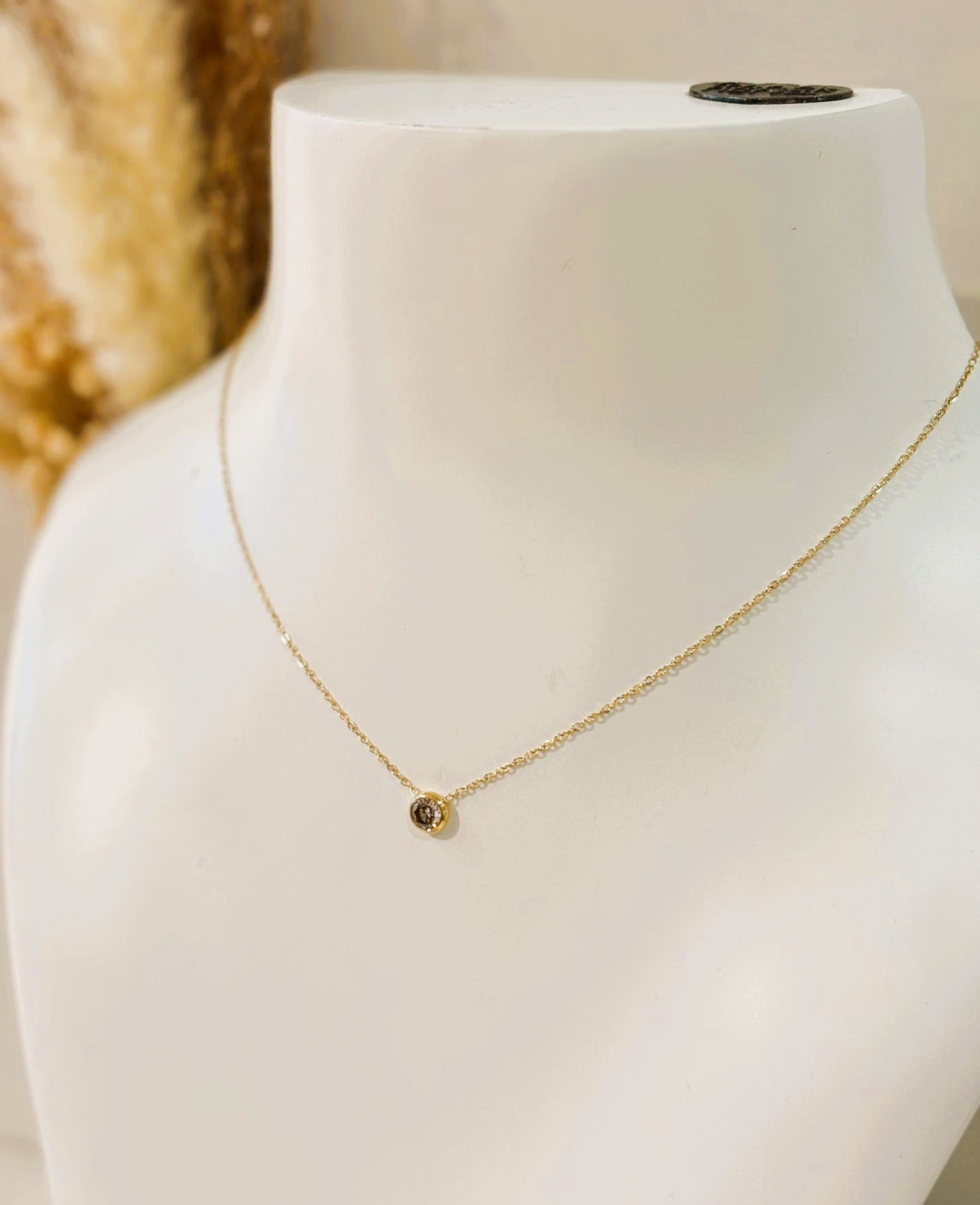 Collier Alice en acier inoxydable, élégant et raffiné, parfait pour ajouter une touche moderne et délicate à votre look.