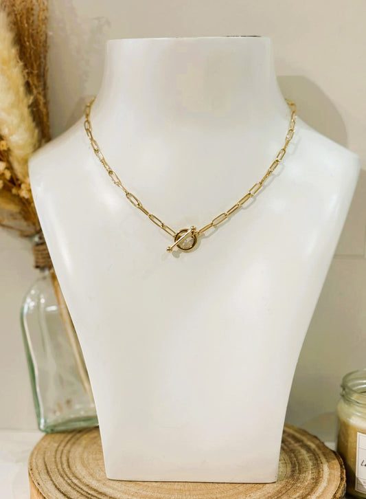 Collier Agathe en acier inoxydable, élégant et moderne, parfait pour ajouter une touche raffinée et délicate à votre look.