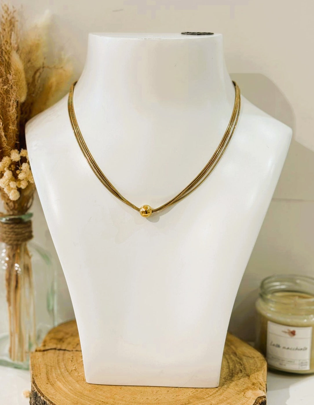 Collier Inaya en acier inoxydable, élégant et raffiné, parfait pour ajouter une touche moderne et délicate à votre look.