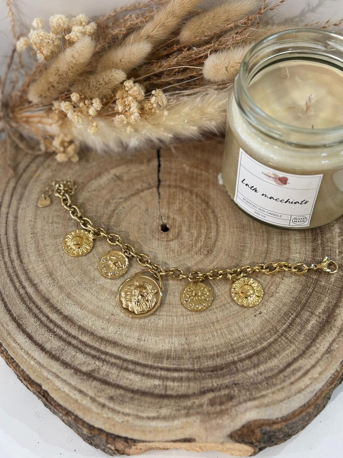 Bracelet breloques Lya en acier inoxydable, élégant et moderne, parfait pour ajouter une touche raffinée et délicate à votre poignet.