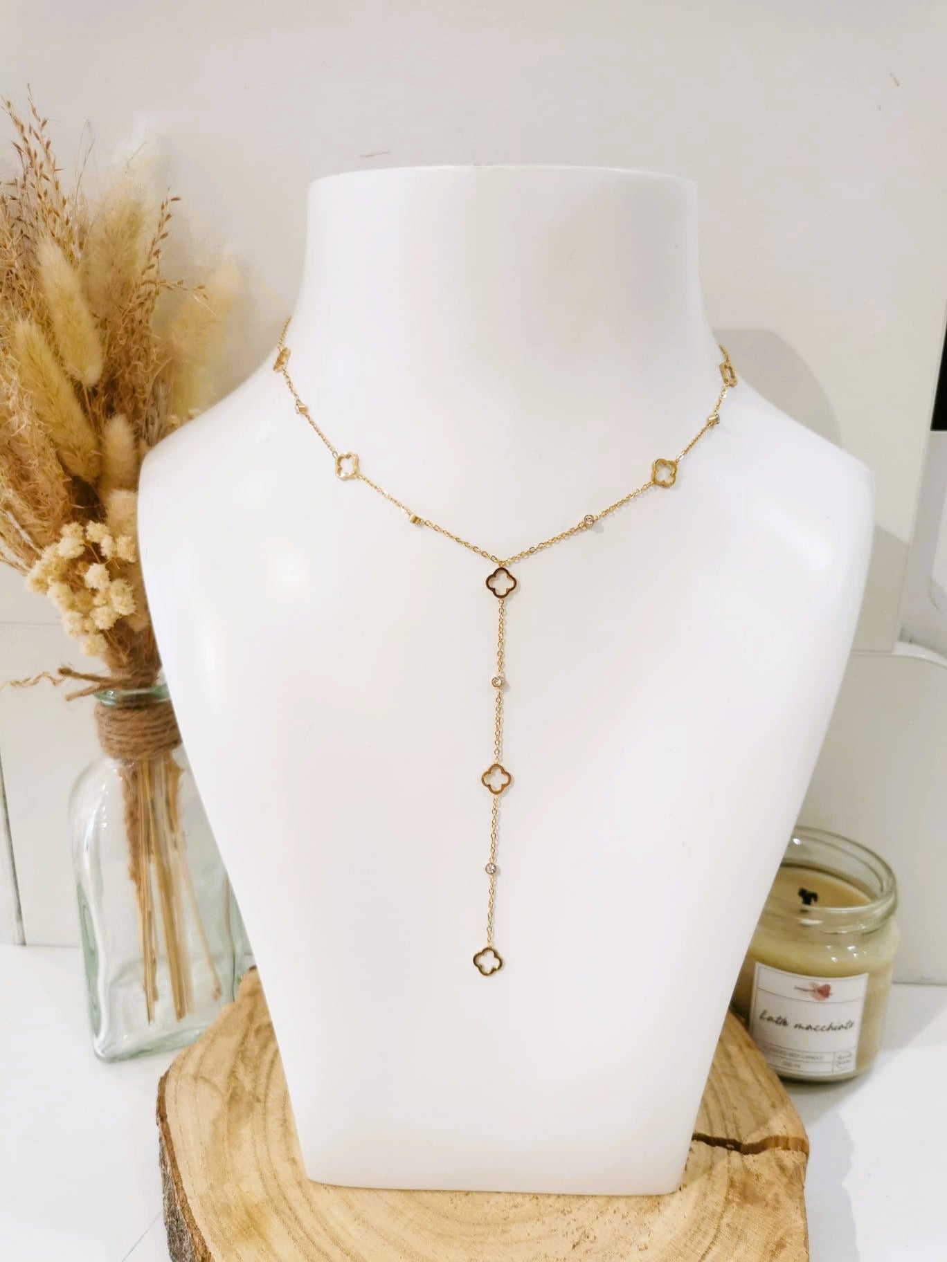 Collier Y Elodie en acier inoxydable, élégant et moderne, parfait pour sublimer votre look avec une touche sophistiquée.