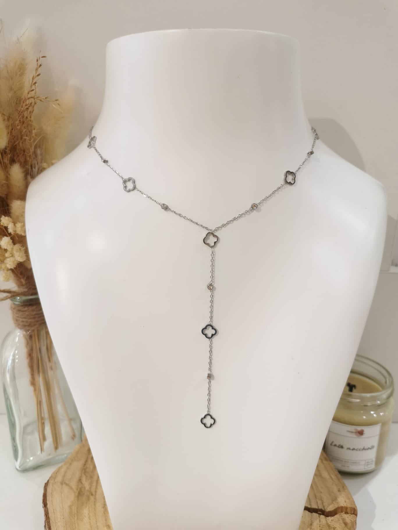 Collier Y Elodie en acier inoxydable, élégant et moderne, parfait pour sublimer votre look avec une touche sophistiquée.