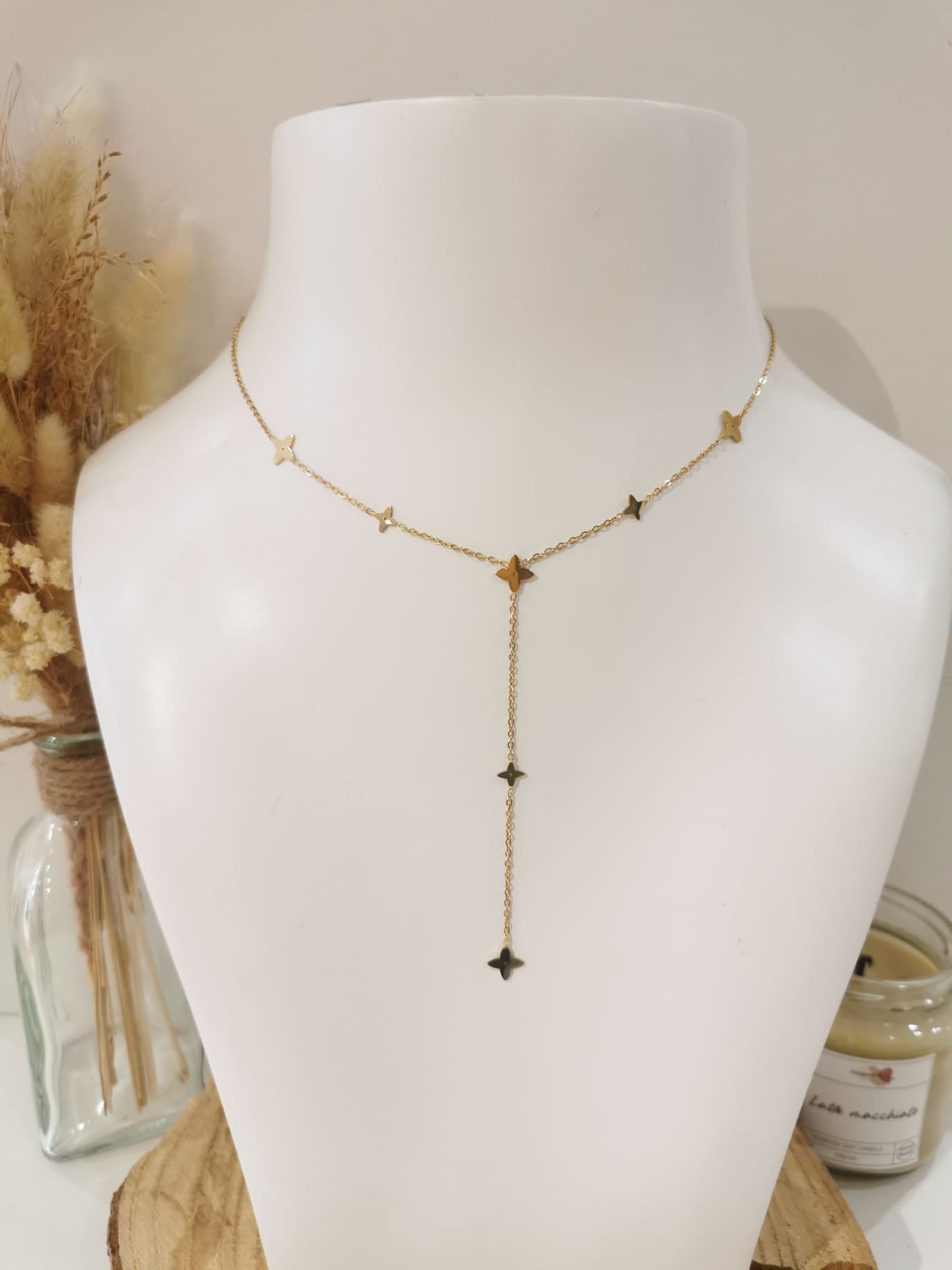 Collier Y Marie en acier inoxydable, élégant et raffiné, parfait pour apporter une touche moderne et délicate à votre style.
