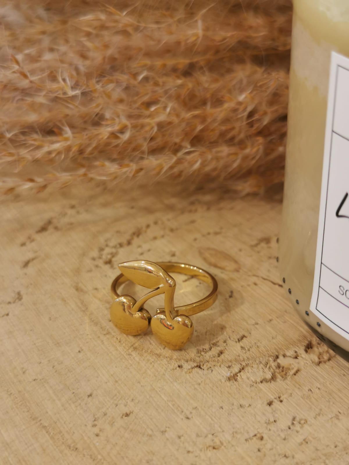 Bague Louise en acier inoxydable, élégante et délicate, idéale pour apporter une touche raffinée et moderne à votre style.