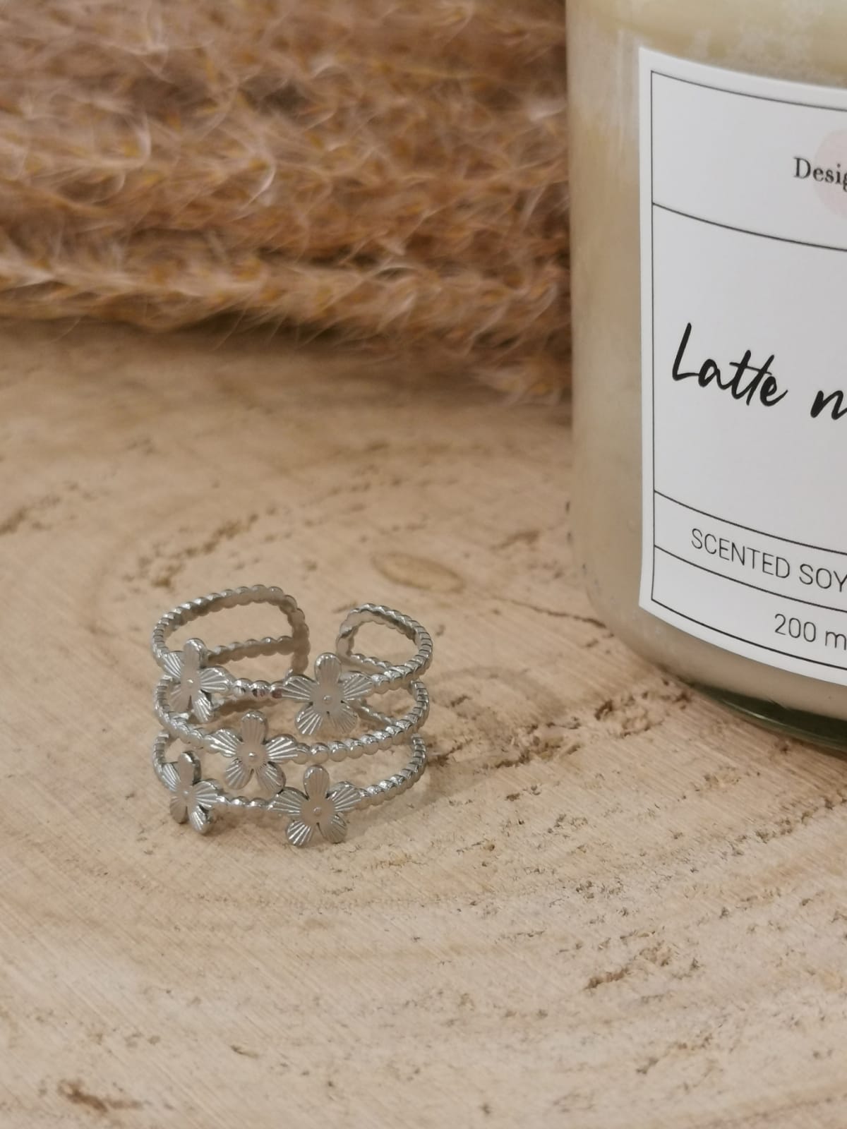 Bague Chloé en acier inoxydable, élégante et délicate, idéale pour apporter une touche moderne et raffinée à votre style.