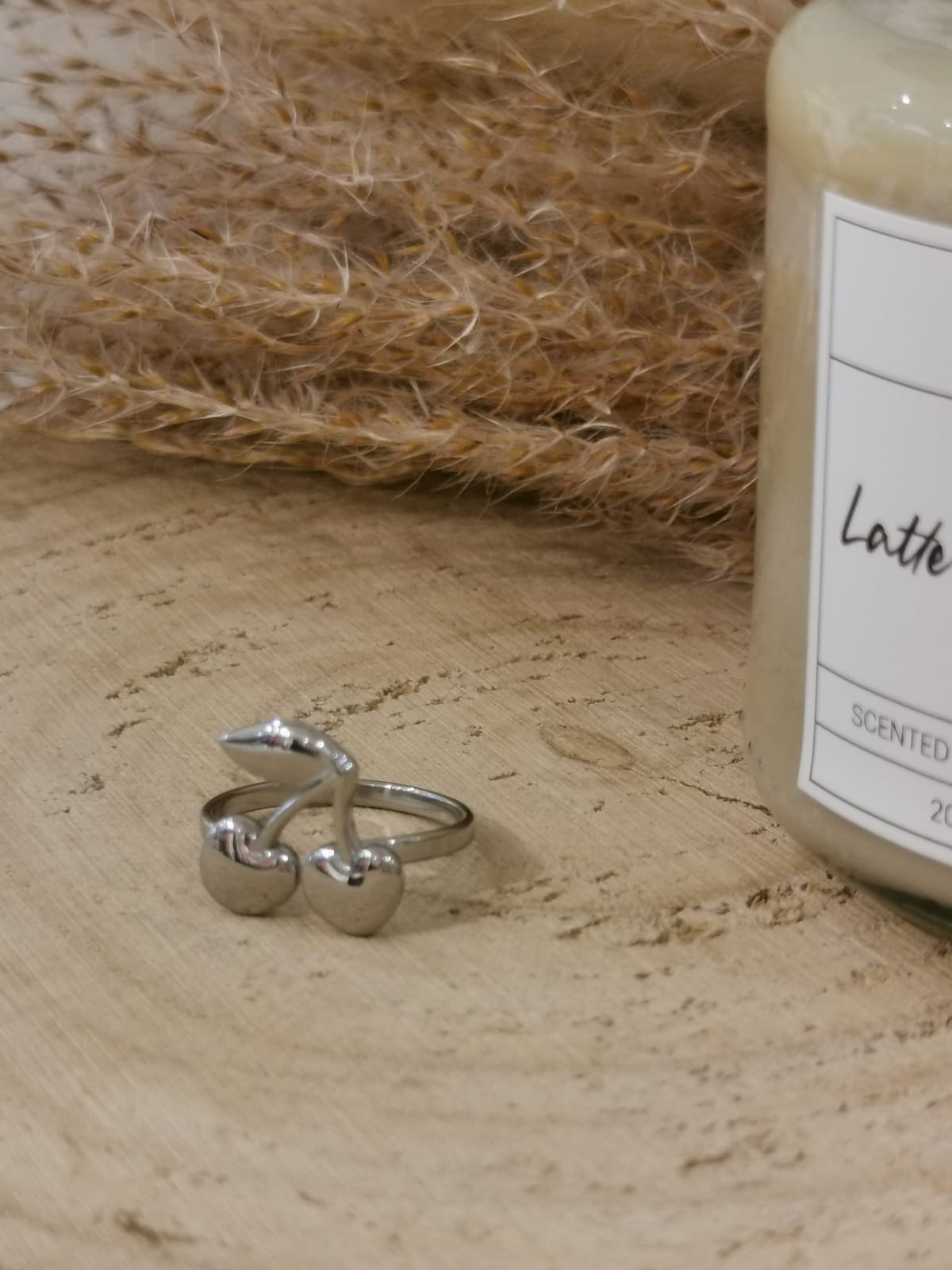 Bague Louise en acier inoxydable, élégante et délicate, idéale pour apporter une touche raffinée et moderne à votre style.