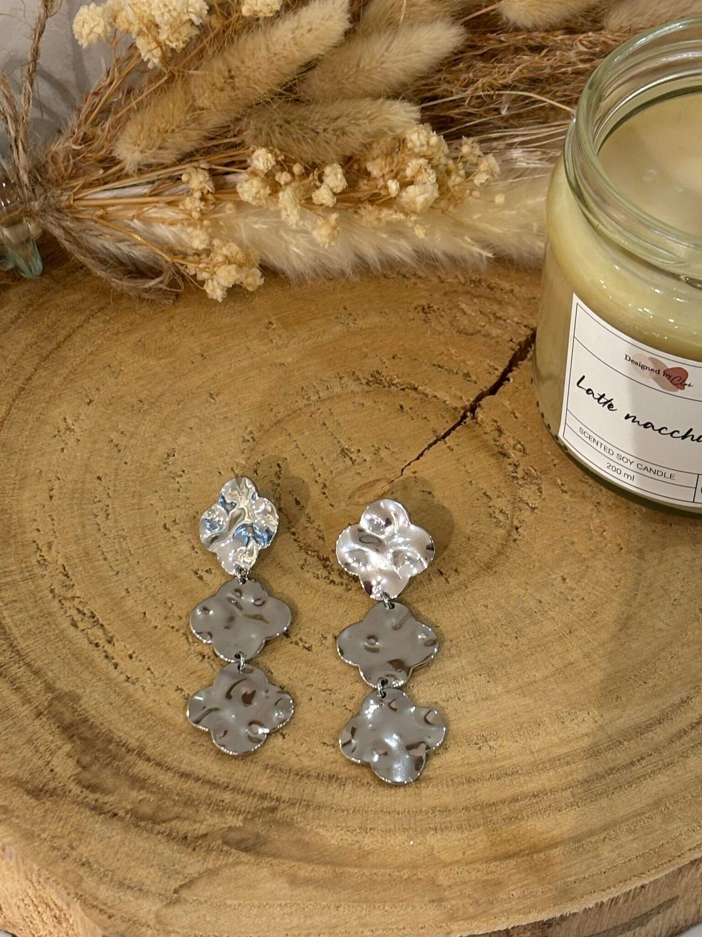 Boucles d'oreilles Dixie en acier inoxydable, élégantes et modernes, idéales pour ajouter une touche de sophistication à votre look.