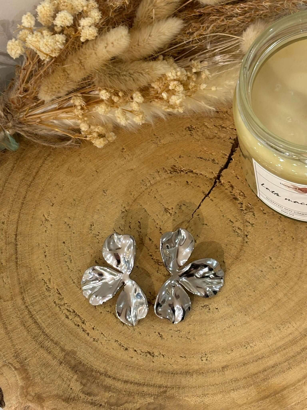Boucles d'oreilles Jen en acier inoxydable, modernes et élégantes, parfaites pour sublimer votre style avec une touche raffinée.