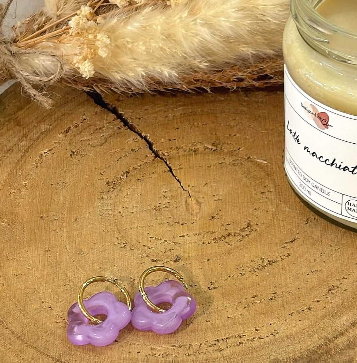 Boucles d'oreilles Soléa violette en acier inoxydable, élégantes et légères, parfaites pour un look raffiné et moderne.